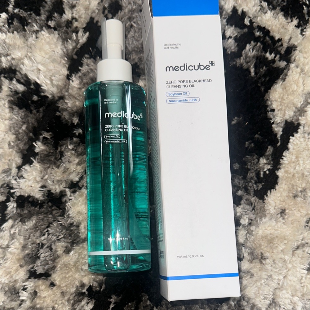 Zero Pore Blackhead Cleansing Oil - White/Blue